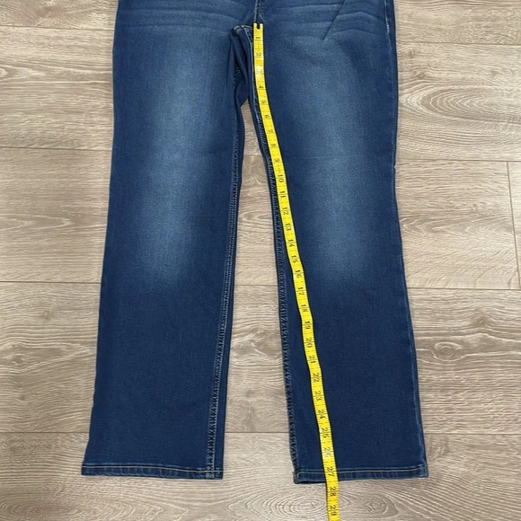 NWOT Lee Riders Pull On Waist Smoother Straight Leg Denim Jeans 8P - Picture 10 of 15